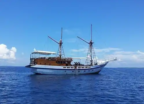 The beautiful Putry Pom Pom Princess liveaboard ship, a traditional Phinisi-style vessel for extended diving cruises from Pom Pom Island.