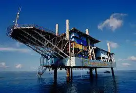 Stay and dive on a converted oil rig! Seaventures Dive Rig offers an unforgettable experience with unlimited house reef diving right beneath your feet in Mabul.